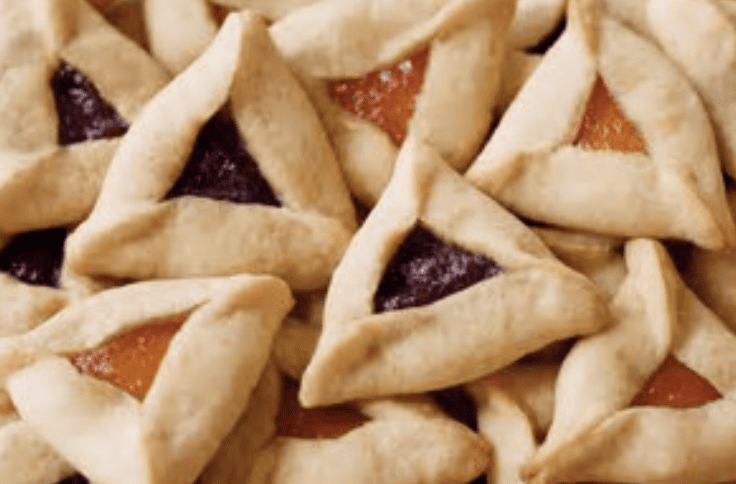 A pile of triangle shaped hamantaschen.