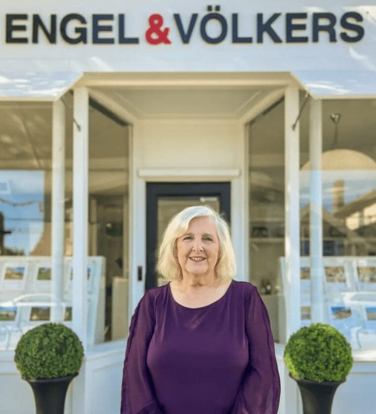 A woman standing in front of the engel & volker's office.