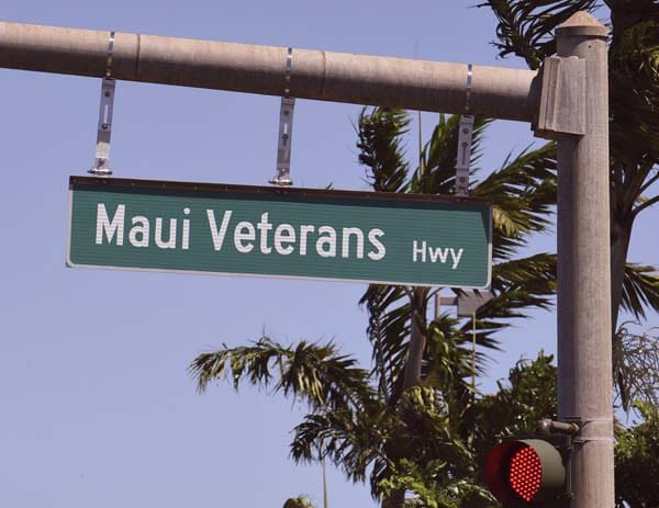 A street sign that reads Maui Veterans Hwy.