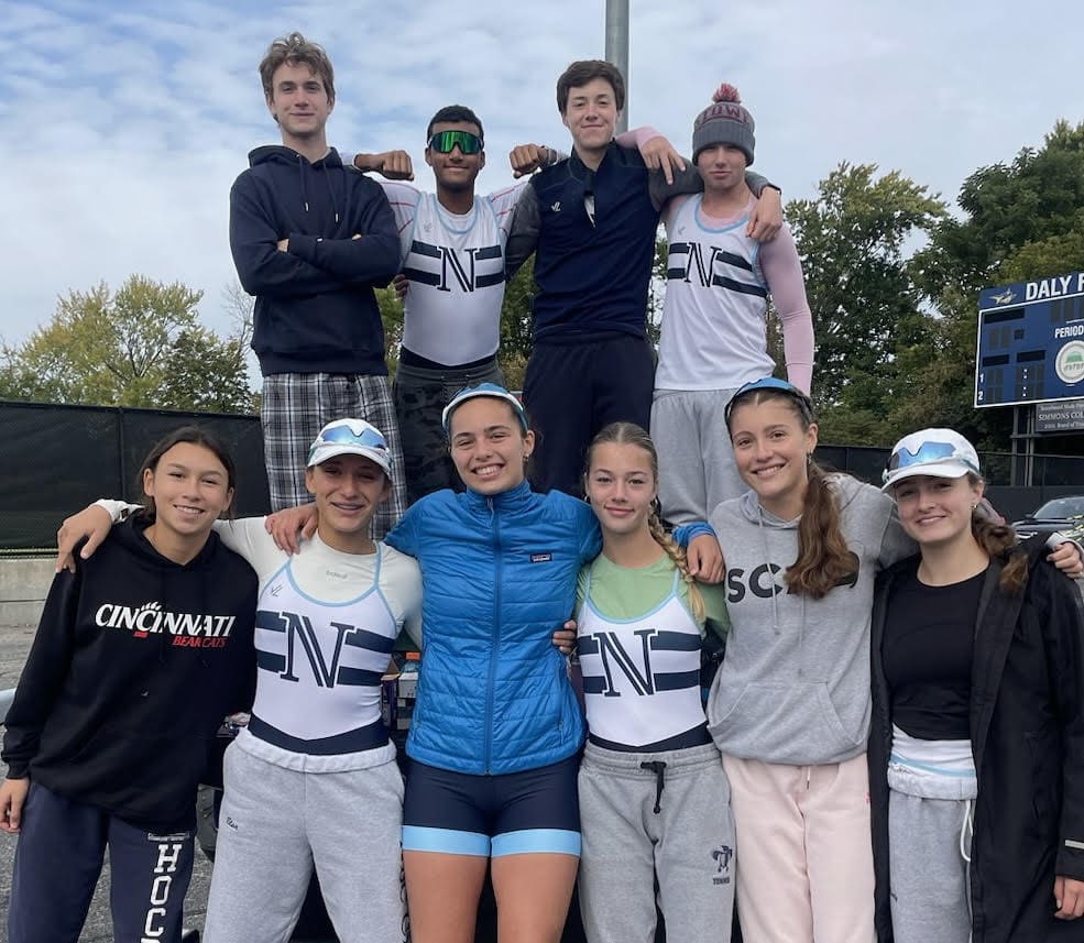 Members of Narragansett Boat Club posing for a picture on a tennis court.
