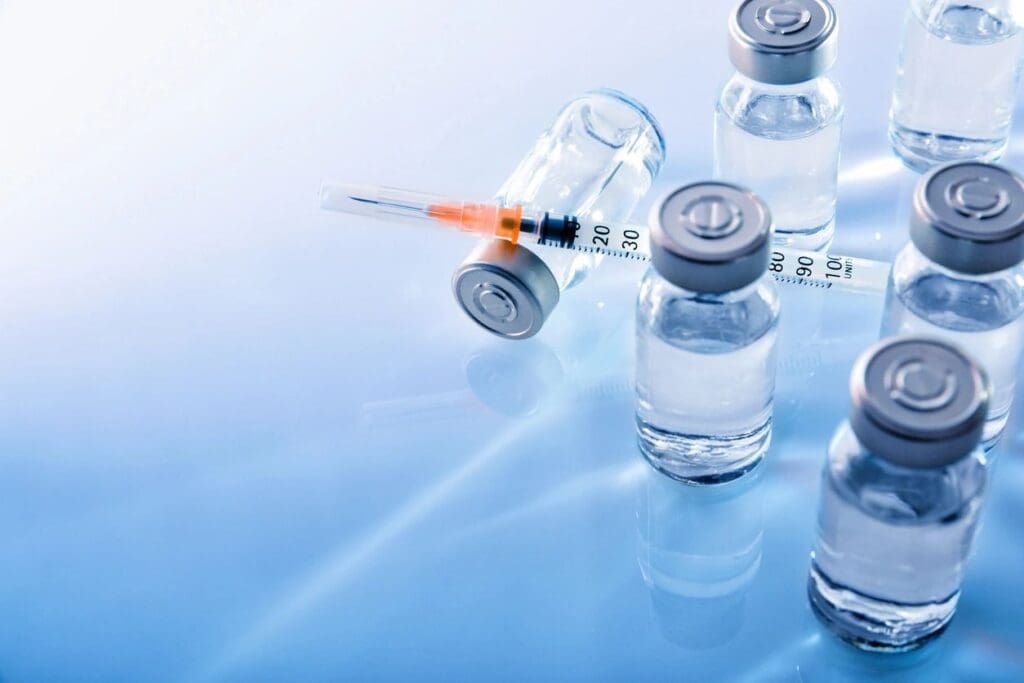A group of syringes with a syringe in them.