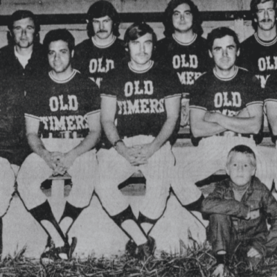 An old photo of a baseball team posing for a picture.