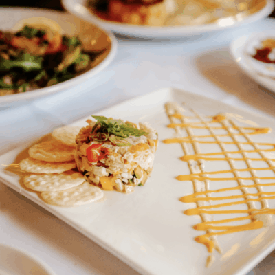Crab salad with crackers and sauce.